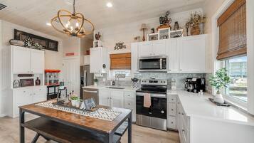 冰箱、微波炉、烤箱、炉灶