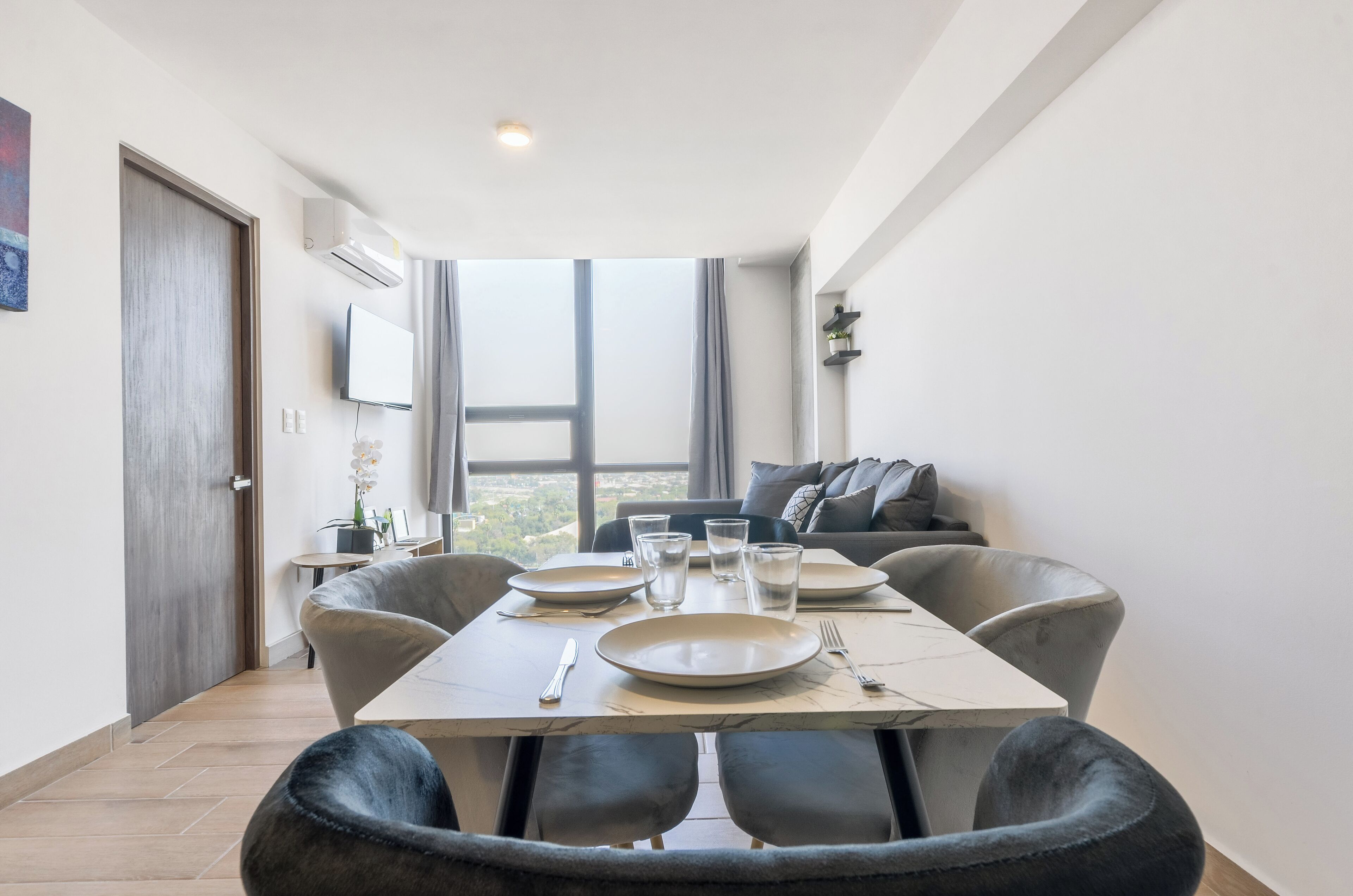 Suite urbana, vista a la ciudad | Restaurantes