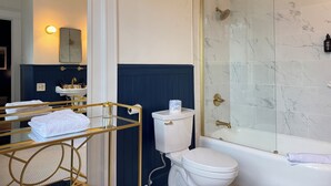 Suite, City View | Bathroom