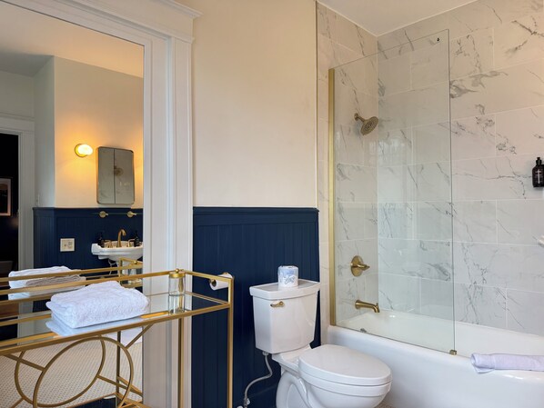 Suite, Stadtblick | Badezimmer