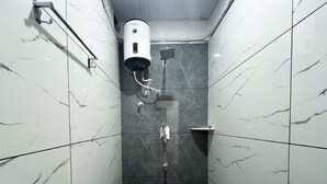 Phòng đôi hoặc 2 giường đơn phong cách cổ điển | Phòng tắm
