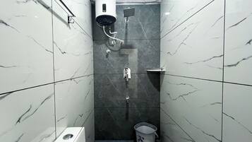 Classic-værelse med dobbeltseng eller 2 enkeltsenge | Badeværelse