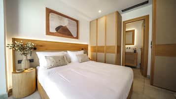 Deluxe Villa | Egyptian cotton sheets, premium bedding, pillowtop beds, in-room safe