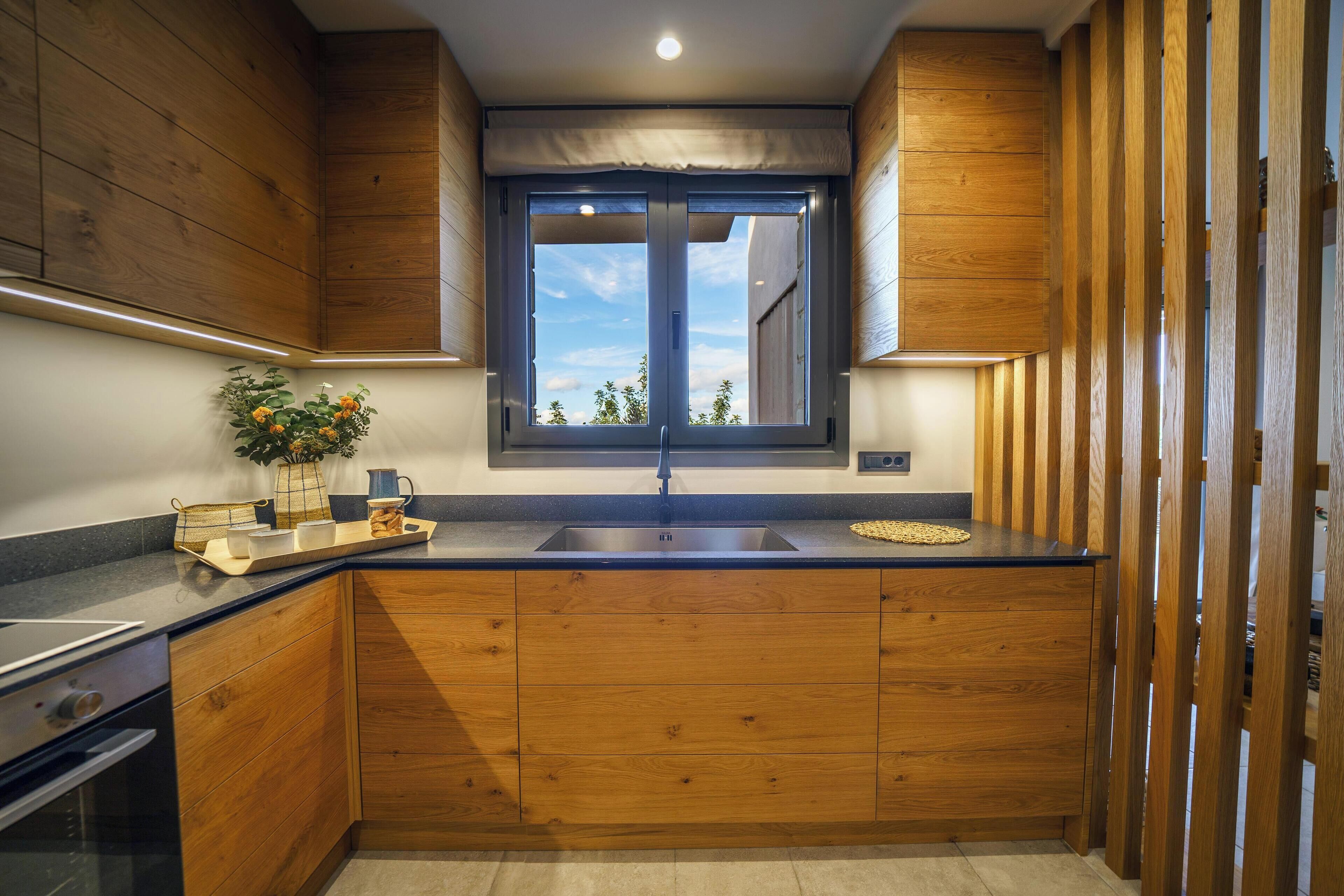 Refrigerador con freezer, microondas, horno, lavavajillas