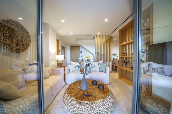 Unclassified image, 1 of 52, button - EAST VILLA by CYAMES (GAVALOXORI)