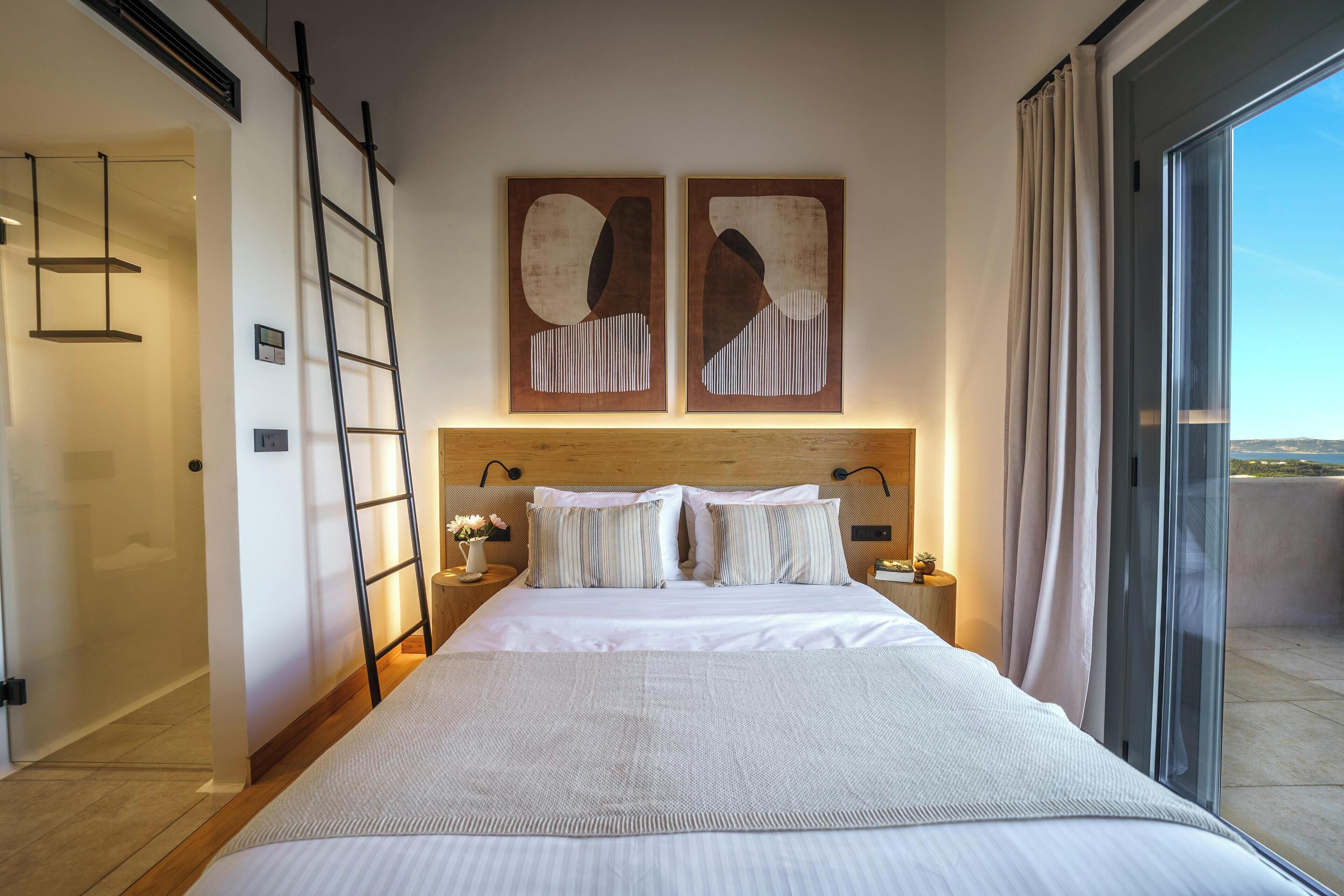 Deluxe Villa | Egyptian cotton sheets, premium bedding, pillowtop beds, in-room safe