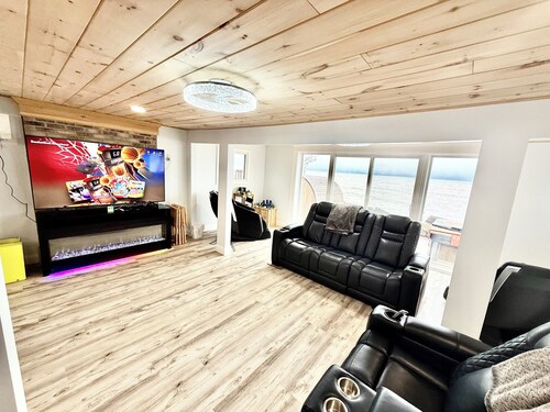 Lakeside Zen Spa Retreat - Sauna, Jacuzzi, Massage Chairs, Red Light Therapy