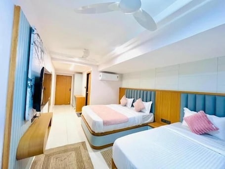 Luxury Triple Room, City View. Hotel Shivaalay