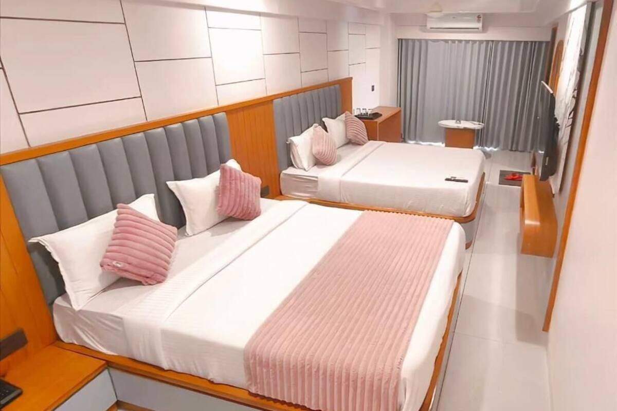 Standard Room, City View | Seterika/papan seterika, Wi-fi percuma 