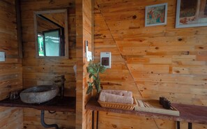 ห้องดีลักซ์ดับเบิลหรือทวิน, วิวภูเขา, ติดภูเขา | ห้องน้ำ | ฝักบัว, ของใช้ในห้องน้ำฟรี, ไดร์เป่าผม, ผ้าเช็ดตัว