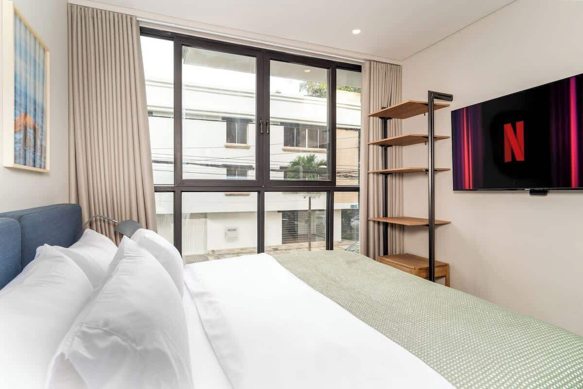 Desk, iron/ironing board, travel cot, WiFi