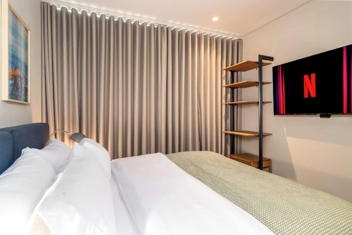 Desk, iron/ironing board, travel cot, WiFi