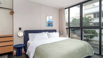 Bureau, fer et planche Ă repasser, lit parapluie, Wi-Fi