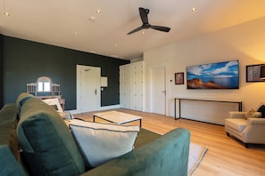 Presidential Suite, 1 King Bed with Sofa bed, Terrace, Golf View | Living area - Duquesa Golf Club (Manilva)