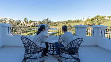 Superior-dobbeltværelse - terrasse - udsigt til golfbane | Overnatningsstedets område