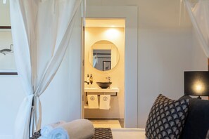 Minibar, in-room safe, individually decorated, individually furnished - Duquesa Golf Club (Manilva)