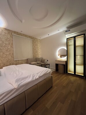 Blackout curtains, soundproofing, free WiFi - M4-101 (Madinah)