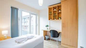4 bedrooms, iron/ironing board, WiFi, bed sheets