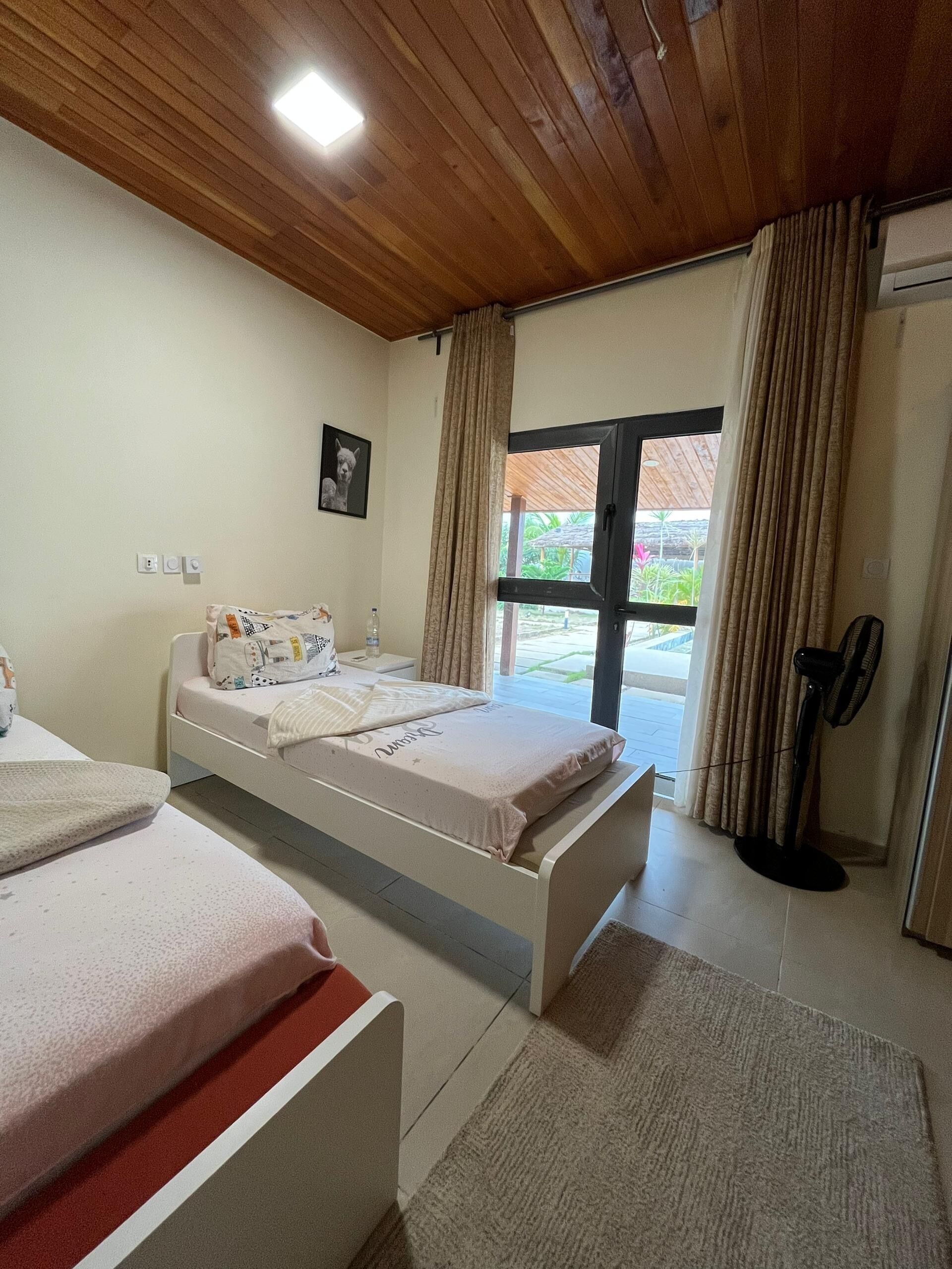 Iron/ironing board, free WiFi, bed sheets