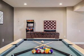 Games room - Skycrest Cabin • Mountain View • Hot Tub & Sauna (Front Royal)