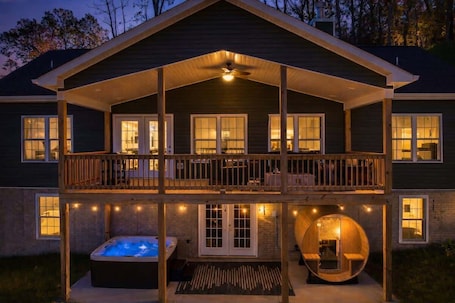 Terrace/patio. Skycrest Cabin • Mountain View • Hot Tub & Sauna