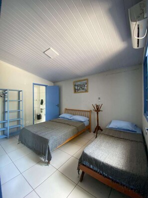 2 bedrooms, Internet, bed sheets - Casa Sotavento 200m from the beach (Ubatuba)