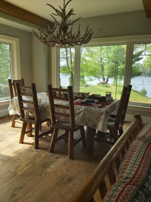 Dining - Paradise! 1000 feet frontage! 2 hrs from Toronto. (Gravenhurst)