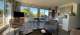 Beautiful bright apartment 50 m from the beach, close to all amenities