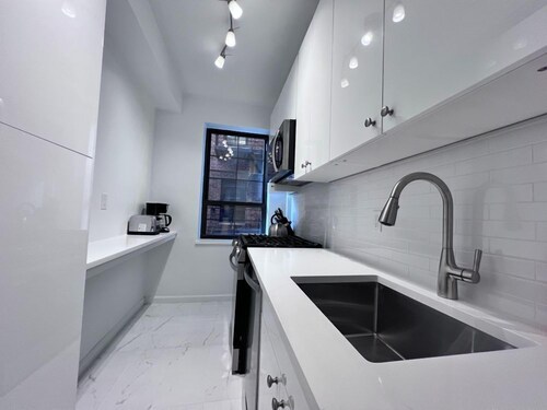 Chelsmore 2BR Retreat- Stylish & Comfortable Stay