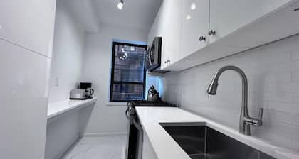 Chelsmore 2BR Retreat- Stylish & Comfortable Stay