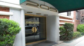Exterior detail - Chelsmore 2BR Retreat- Stylish & Comfortable Stay (New York)