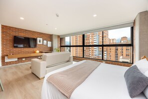 1 bedroom, in-room safe, desk, iron/ironing board - Laureles Urban Hideaway with A/C Rooftop & Gym access (Medellín)