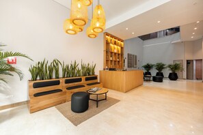 Lobby - Laureles Urban Hideaway with A/C Rooftop & Gym access (Medellín)