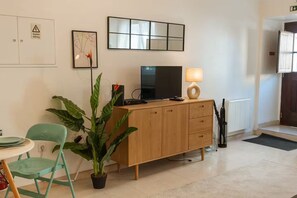 Interior - Spacious Studio in the Old Moorish quarter (Lisboa)