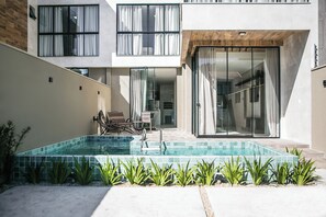 Pool - Elegant house, 4 suites, 2 swimming pools (Balneário Camboriú)