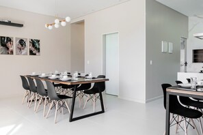 Dining - Elegant house, 4 suites, 2 swimming pools (Balneário Camboriú)