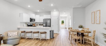 Modern, Cozy 3BR Getaway Near Vibrant Downtown Ocean Springs