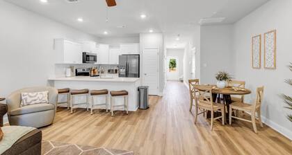 Modern, Cozy 3BR Getaway Near Vibrant Downtown Ocean Springs