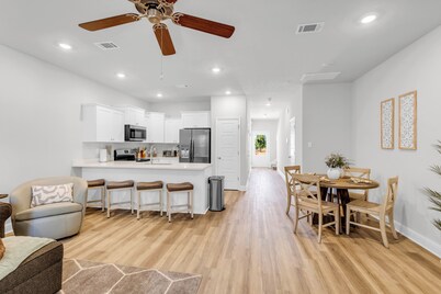 Modern, Cozy 3BR Getaway Near Vibrant Downtown Ocean Springs