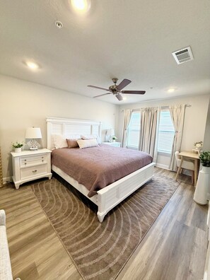 3 bedrooms, desk, iron/ironing board, free WiFi