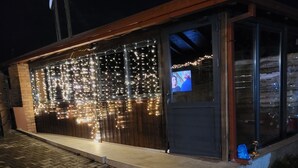 A building with a brick exterior and a glass entrance. - Moding apartmans (Dobroshane)