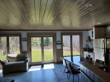 Interior. Hiker's Hideout Blue Ridge Pkwy, Peaceful guest cabin off MM 313