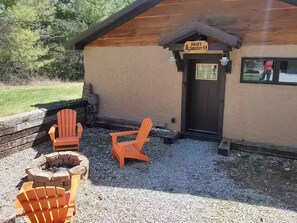 Property grounds - Hiker's Hideout Blue Ridge Pkwy, Peaceful guest cabin off MM 313 (Newland)