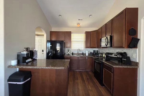 Coffee/tea maker, fridge, microwave, oven