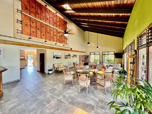 Interior - Luxe Oceanfront Penthouse, 2026 remodel, best views in Kanaloa at Kona (Kailua-Kona)