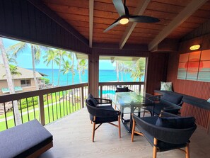 Outdoor dining - Luxe Oceanfront Penthouse, 2026 remodel, best views in Kanaloa at Kona (Kailua-Kona)