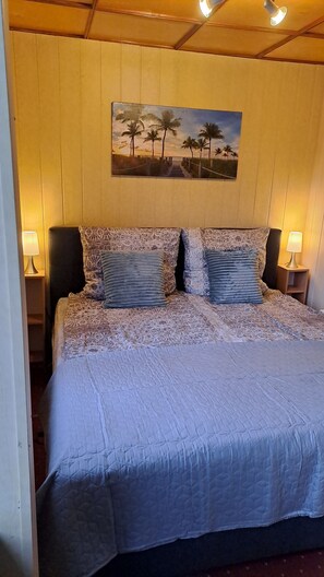 Bügeleisen/Bügelbrett, WLAN, Bettwäsche