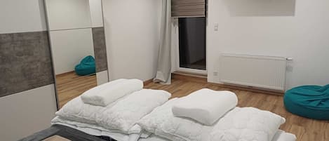 Iron/ironing board, WiFi, bed sheets