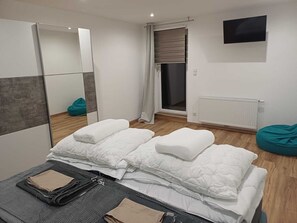 2 habitaciones, tabla de planchar con plancha, wifi y ropa de cama 