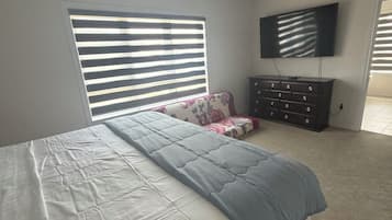 4 bedrooms, iron/ironing board, WiFi, bed sheets
